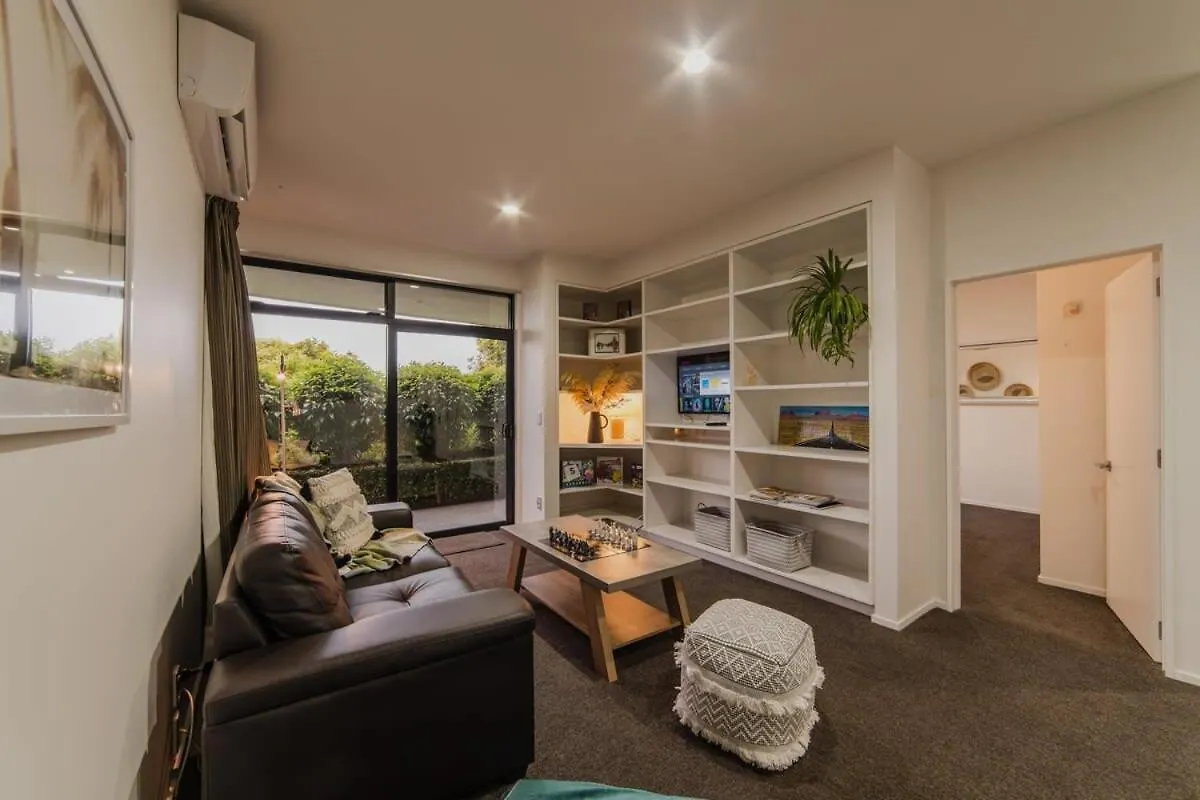 Holiday home Million Dollar City Views - Sleeps 12 Christchurch