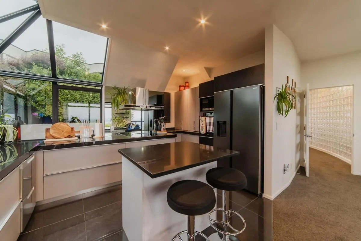 Million Dollar City Views - Sleeps 12 Christchurch