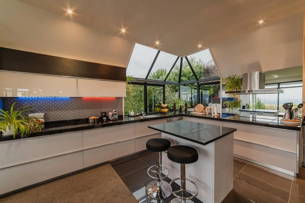 Million Dollar City Views - Sleeps 12 Christchurch