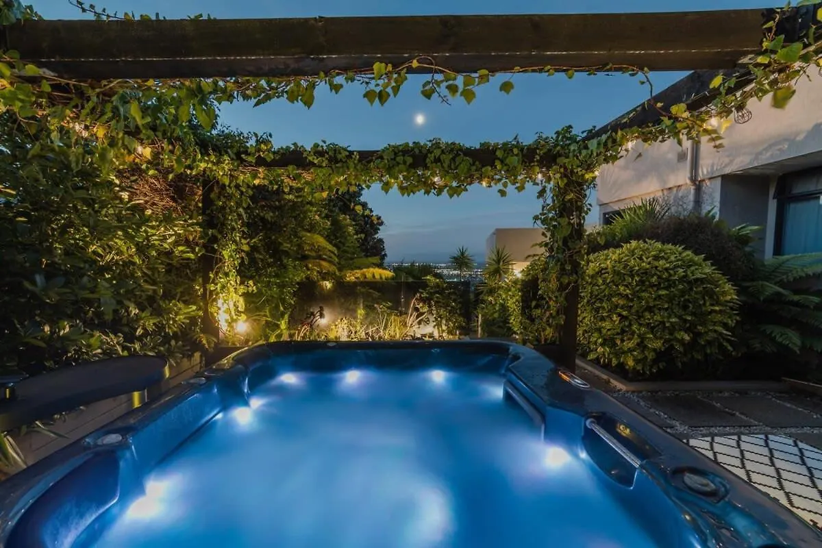 Million Dollar City Views - Sleeps 12 Christchurch Holiday home