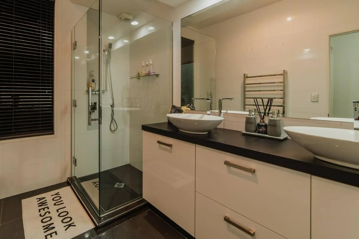 Million Dollar City Views - Sleeps 12 Christchurch 0*,  New Zealand