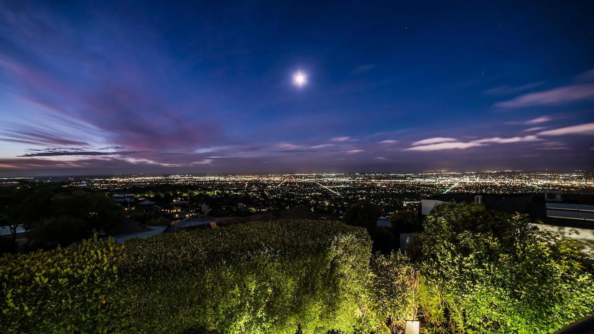 Holiday home Million Dollar City Views - Sleeps 12 Christchurch