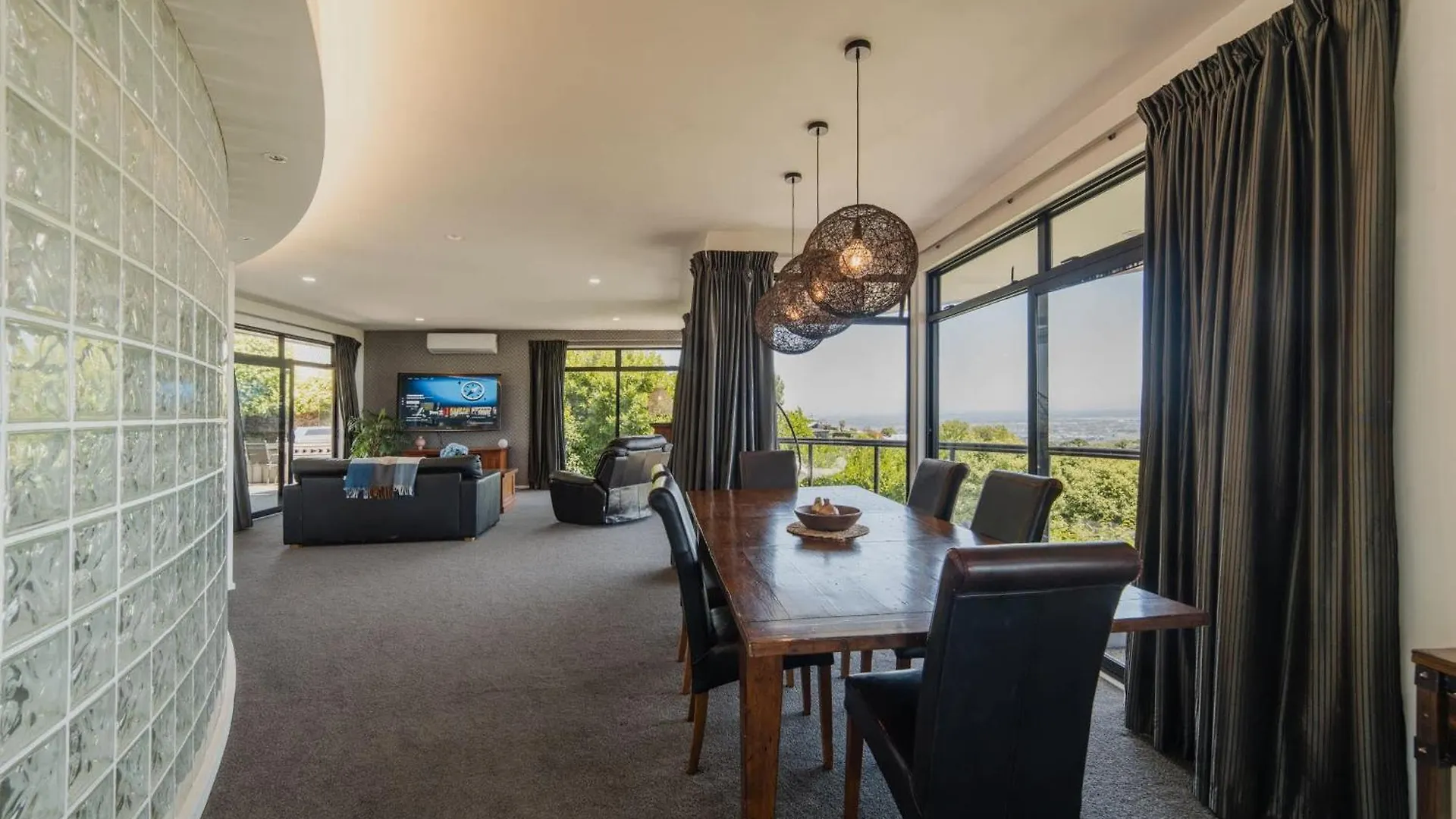 Million Dollar City Views - Sleeps 12 Christchurch Holiday home