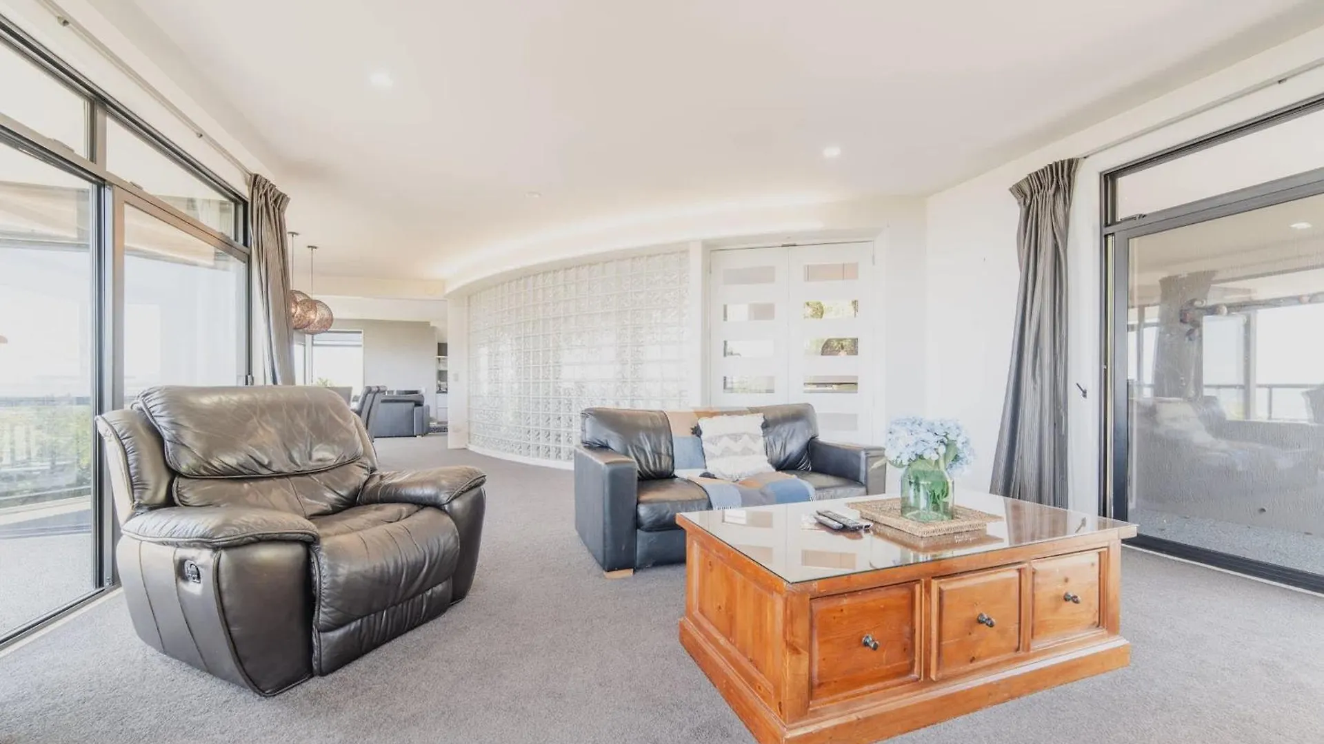 Holiday home Million Dollar City Views - Sleeps 12 Christchurch New Zealand