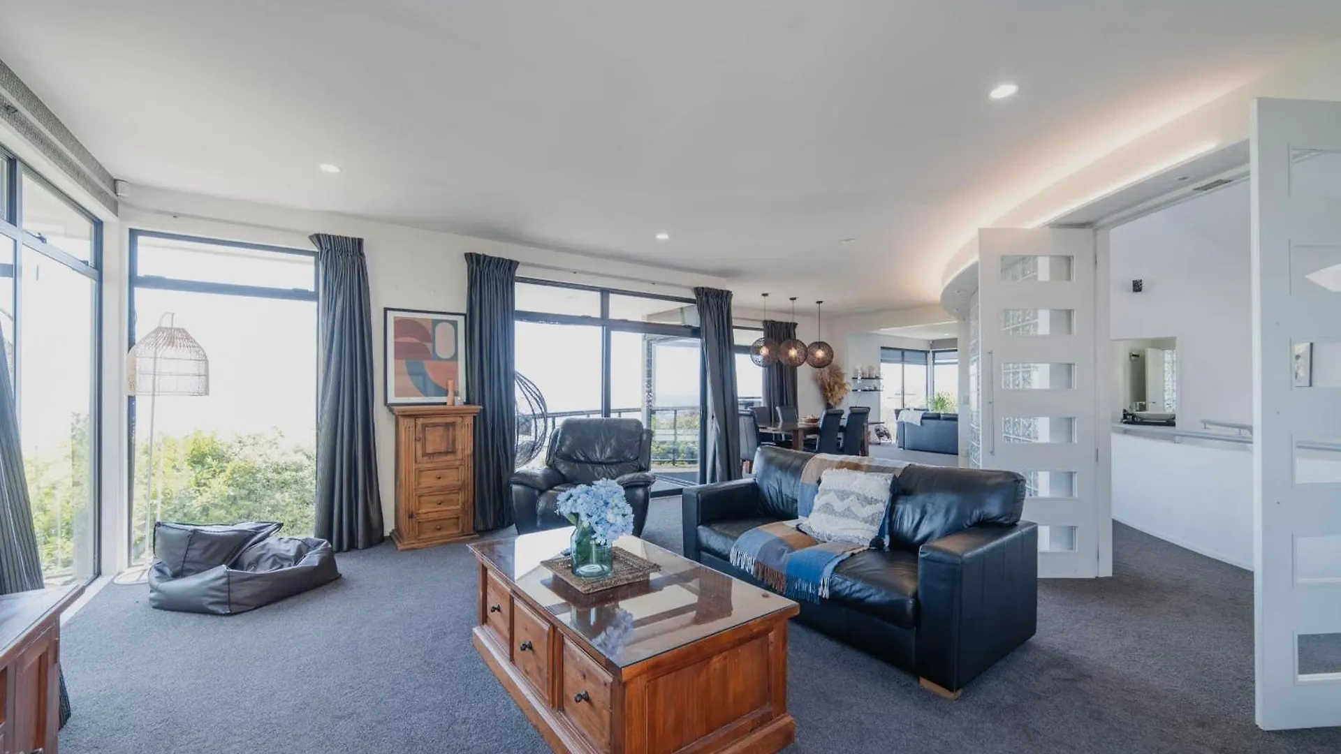 Holiday home Million Dollar City Views - Sleeps 12 Christchurch