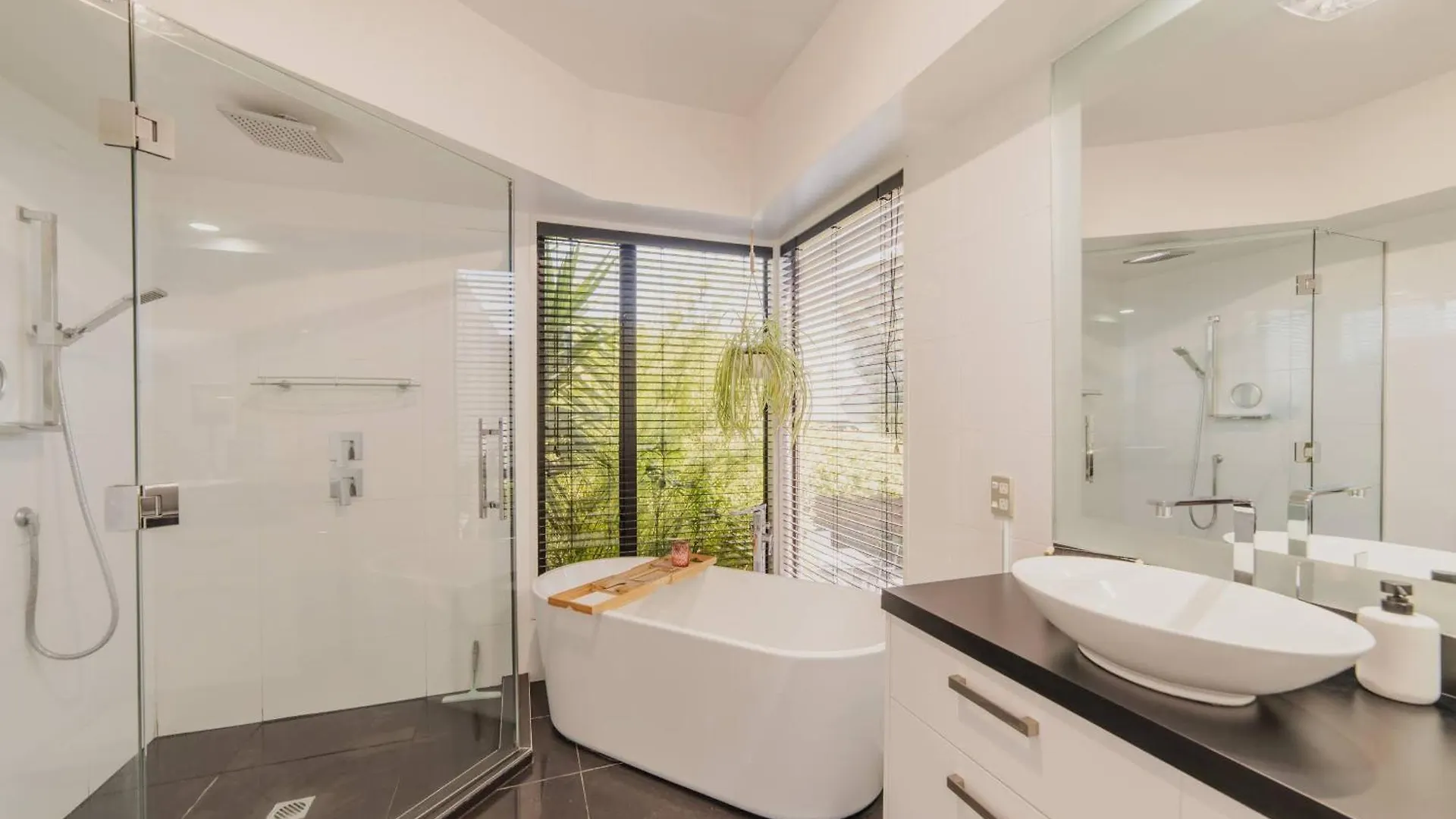 Million Dollar City Views - Sleeps 12 Christchurch