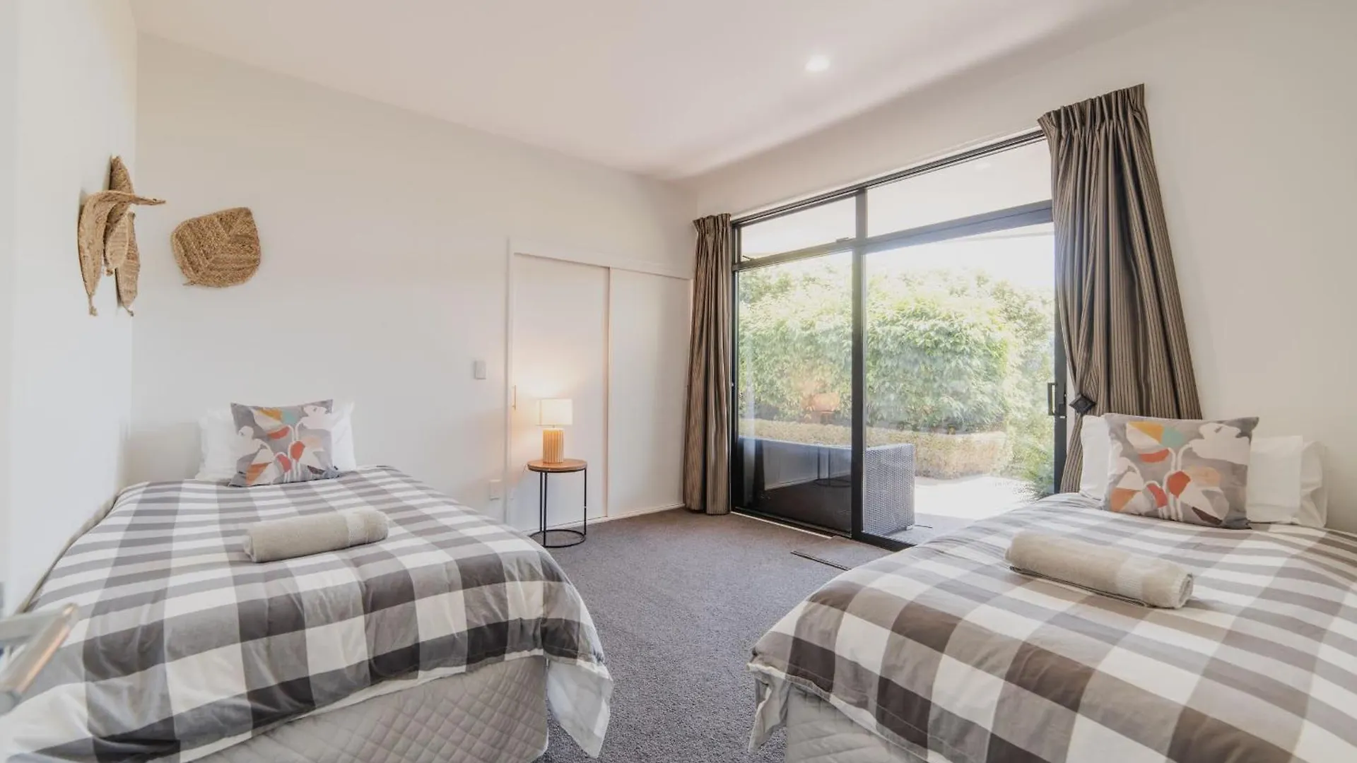 Million Dollar City Views - Sleeps 12 Christchurch Holiday home