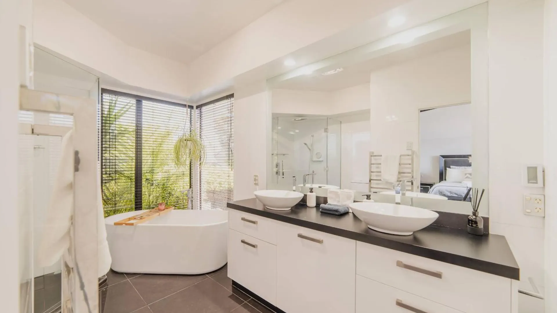 Million Dollar City Views - Sleeps 12 Christchurch Holiday home