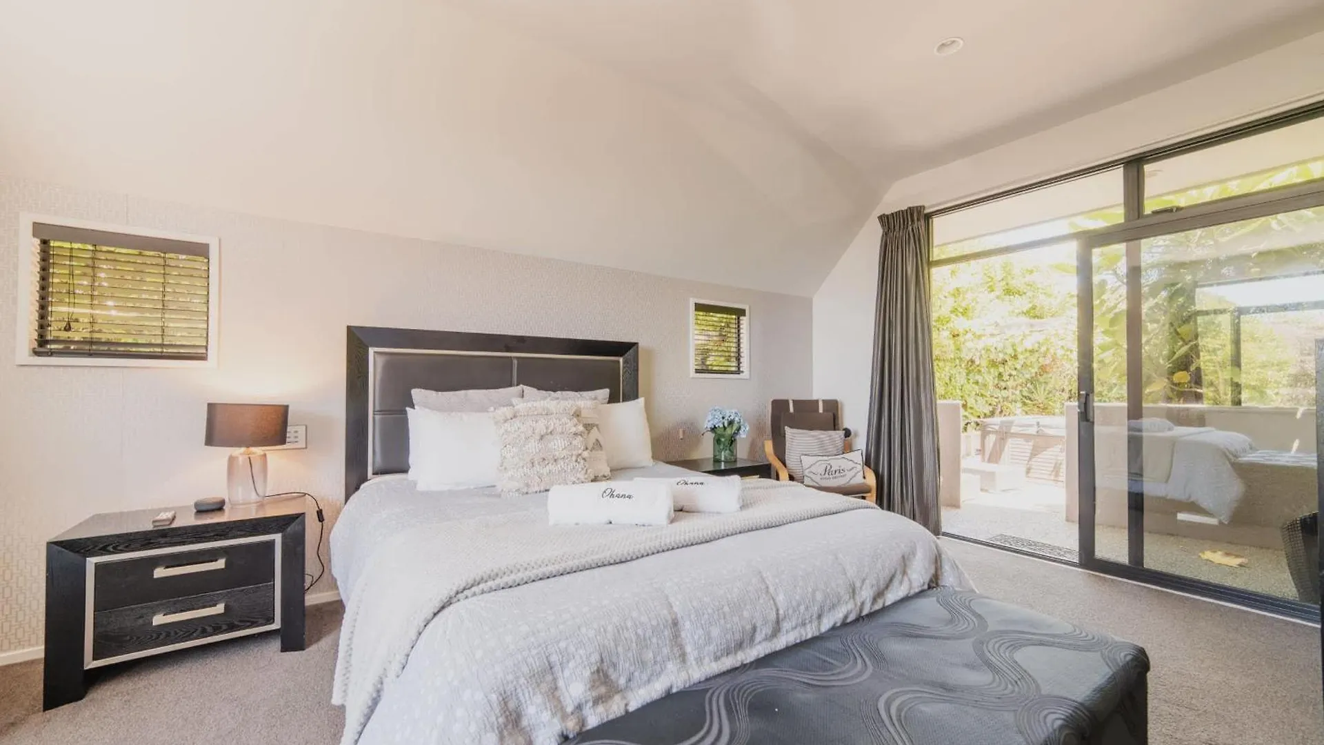 Million Dollar City Views - Sleeps 12 Christchurch Holiday home